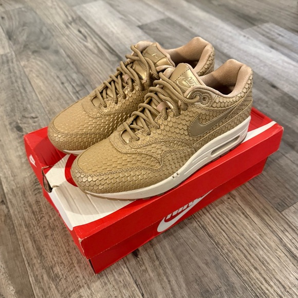 NIKE Women’s Air Max 1 Premium Gold Fish *RARE FIND* - Picture 1 of 8